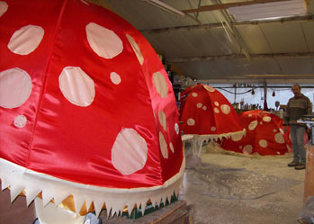 giant puppets toadstool