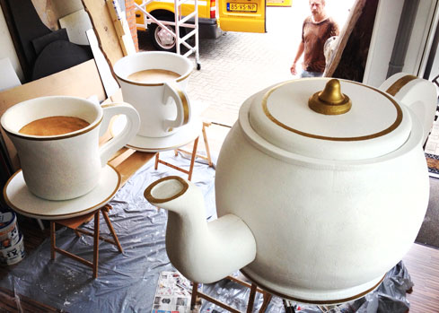 giant tea pot teaset cups  saucers  party